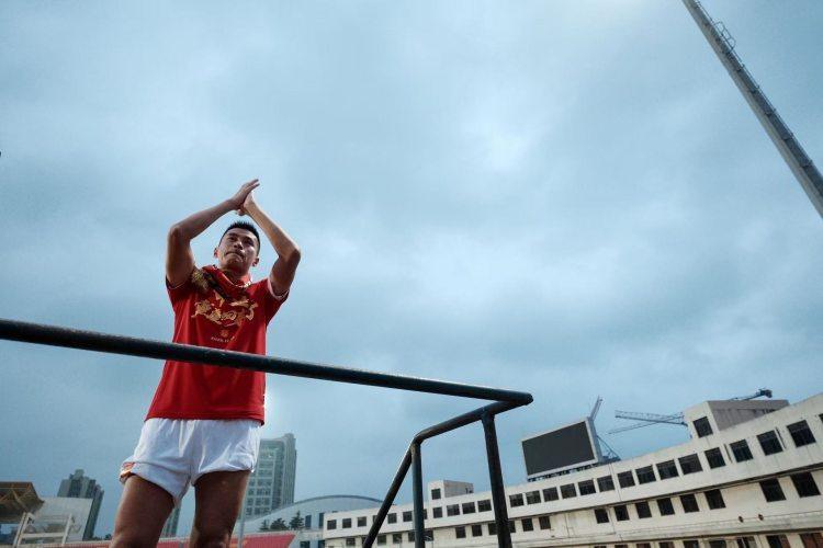 PG电子游戏试玩-感动重庆 | “绿茵赤子”黄希扬：为家乡而战，为荣誉而拼