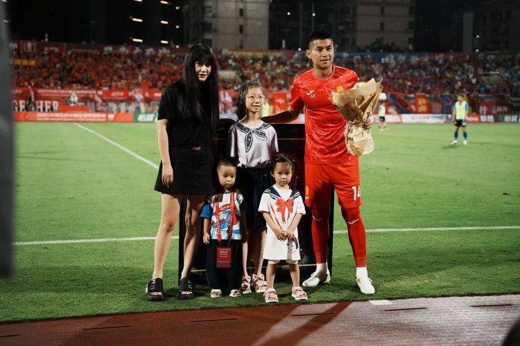 PG电子游戏试玩-感动重庆 | “绿茵赤子”黄希扬：为家乡而战，为荣誉而拼